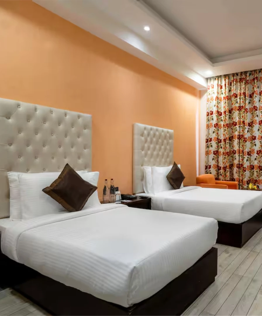 Hotel in Shimla: Comfortable Deluxe Twin Room for group stays Deluxe Twin Room – Top hotel in Shimla for friends and family stays