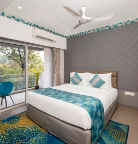 Dew Drop Mist Balcony Queen Bed Room with Private Balcony - Panchgani Dew Drop Mist Balcony Room with queen bed, AC, ceiling fan and private balcony at hotel in Panchgani